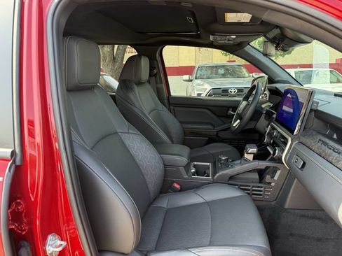 Used 2025 Toyota Tacoma Limited AWD/4WD image 30