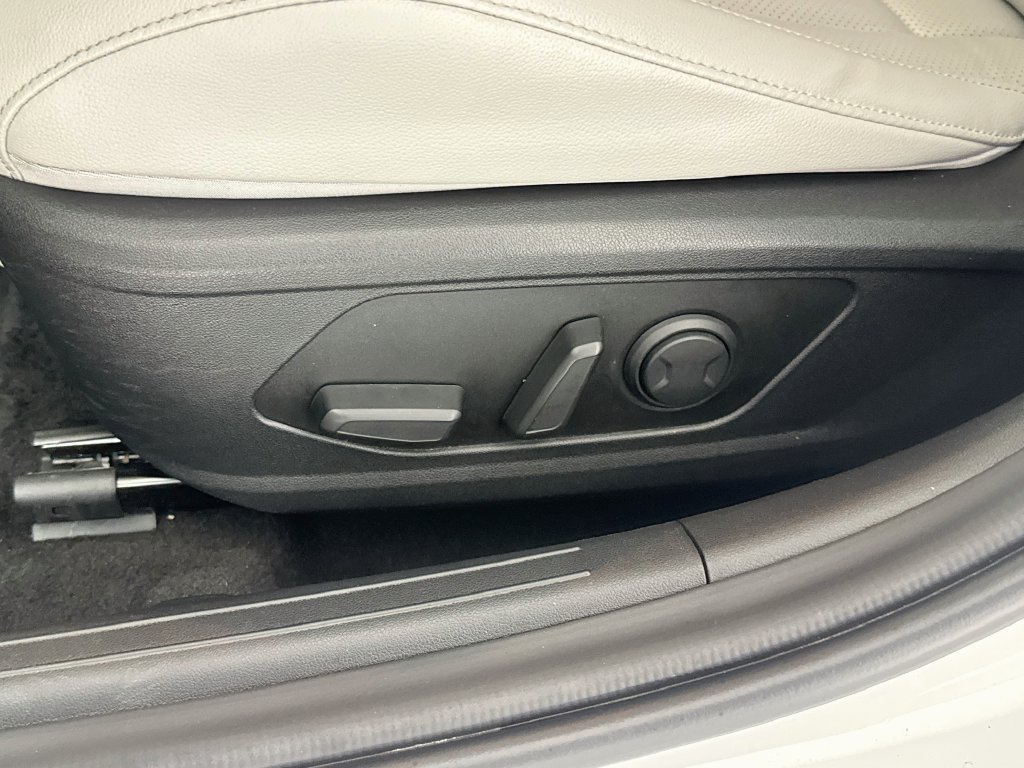 Used 2024 Hyundai Elantra Limited FWD image 22
