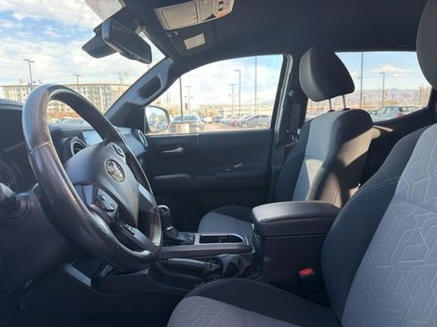 Used 2022 Toyota Tacoma TRD Sport image 19