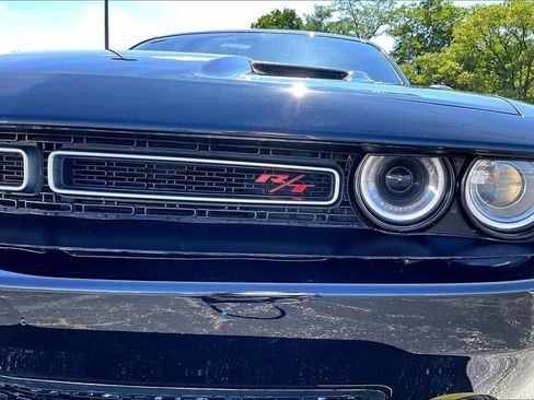 Used 2015 Dodge Challenger R/T w/ Quick Order Package 22B R/T RWD image 8