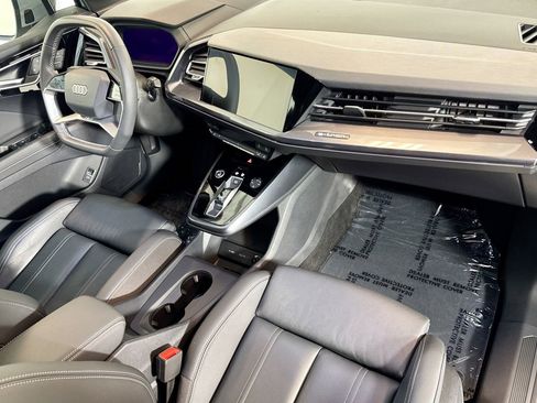 Used 2025 Audi Q4 e-tron Prestige w/ Sport Package image 28