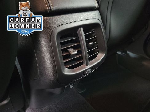 Used 2018 Jeep Cherokee Latitude Plus w/ Comfort/Convenience Group FWD image 29