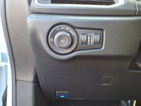 New 2026 Chrysler Pacifica Select image 16