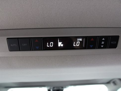Used 2026 Toyota Sienna XLE FWD image 29