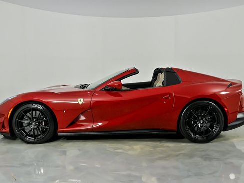 Used 2021 Ferrari 812 GTS image 8