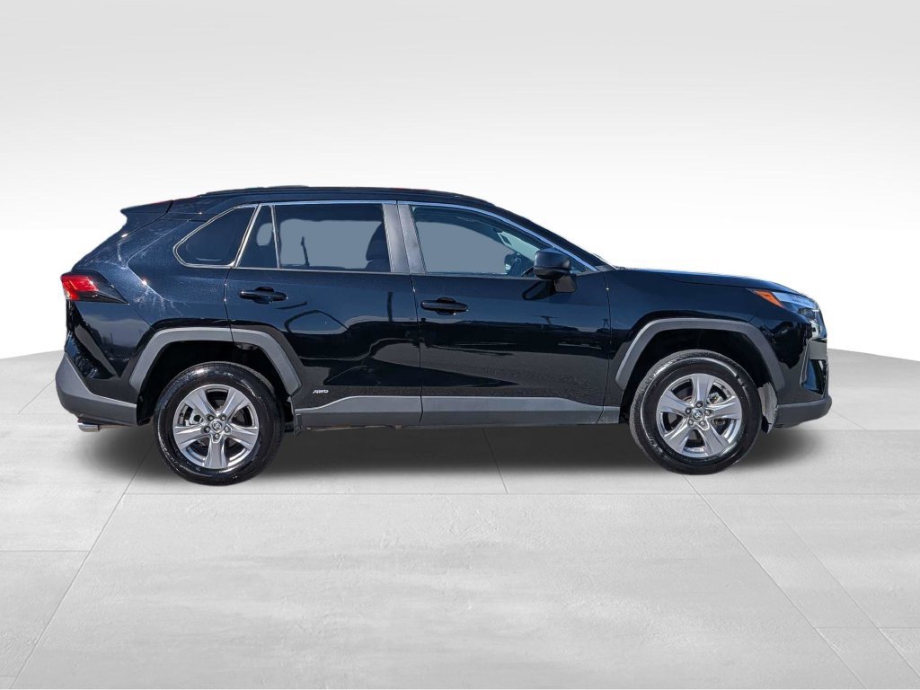 Used 2025 Toyota RAV4 LE AWD/4WD image 3