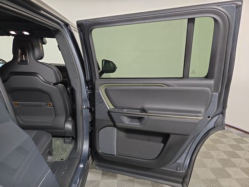 Used 2025 Rivian R1S Adventure AWD/4WD image 19