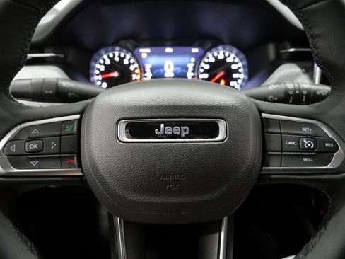 Used 2024 Jeep Compass Latitude image 16