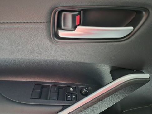 Certified 2025 Toyota Corolla Cross XLE FWD image 15