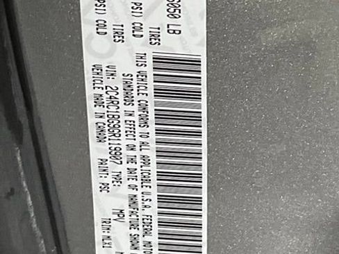 Used 2016 Chrysler Town & Country Touring FWD image 27