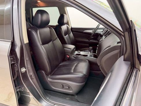 Used 2019 Nissan Pathfinder SL AWD/4WD image 12