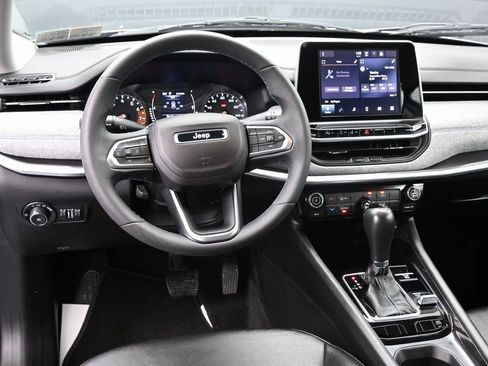 Used 2022 Jeep Compass Latitude image 30