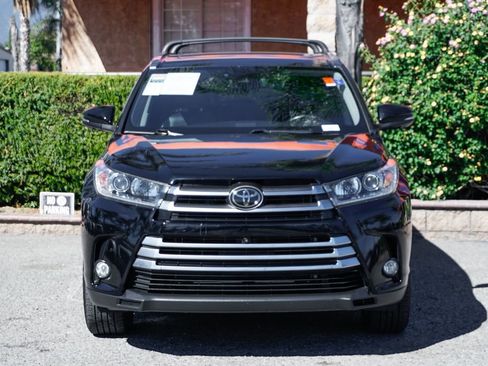 Used 2018 Toyota Highlander Limited Platinum AWD/4WD image 3