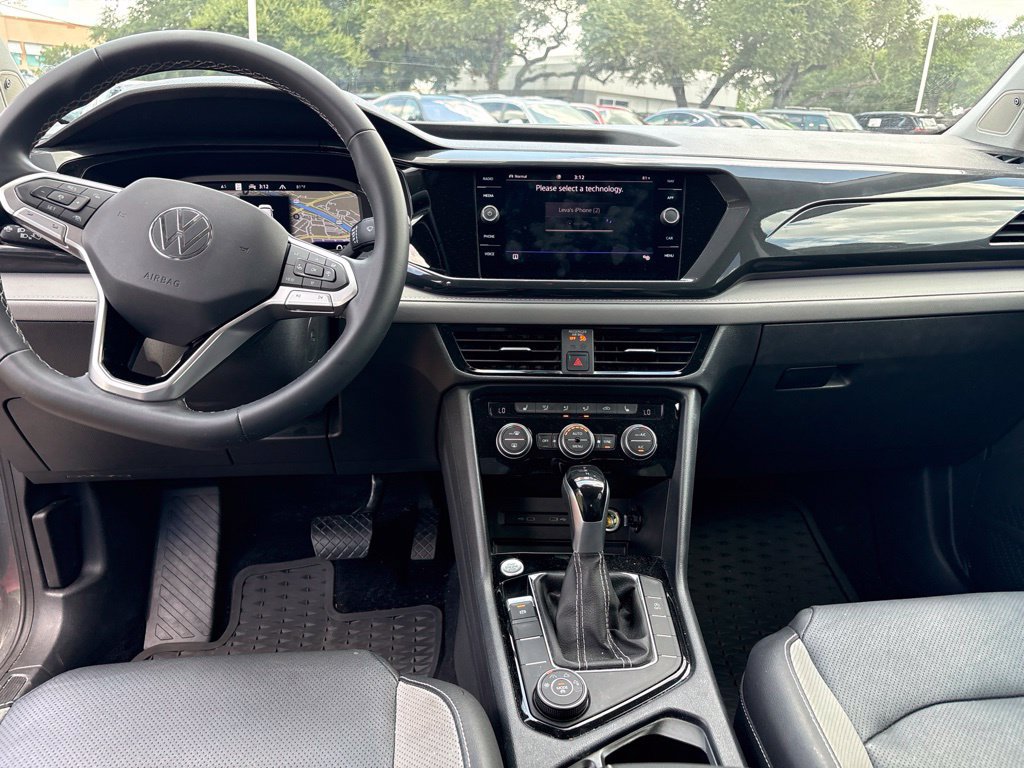 Used 2022 Volkswagen Taos SEL AWD/4WD image 16