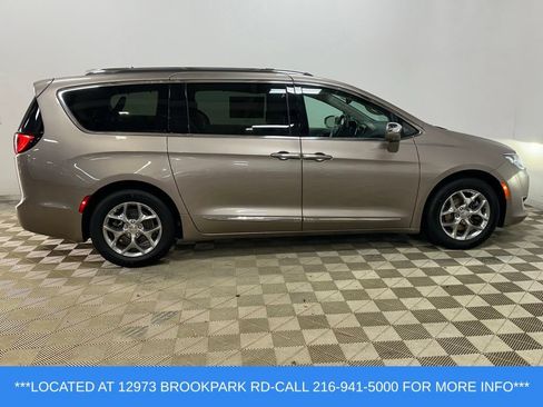 Used 2018 Chrysler Pacifica Limited FWD image 4