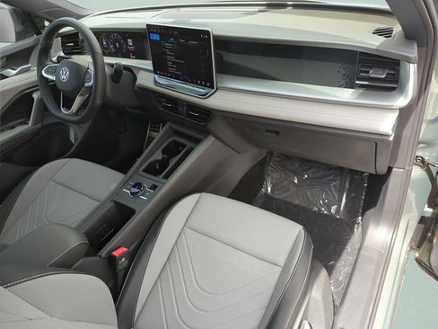 New 2026 Volkswagen Tiguan SE R-Line FWD image 19