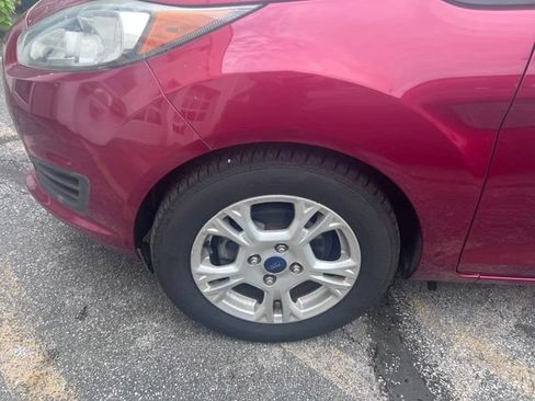 Used 2015 Ford Fiesta SE FWD image 3