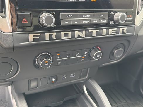 Used 2025 Nissan Frontier SV RWD image 26
