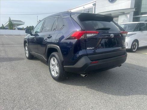 Used 2021 Toyota RAV4 XLE AWD/4WD image 7
