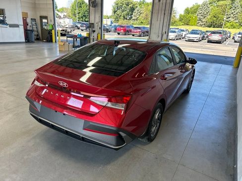 Used 2024 Hyundai Elantra SEL FWD image 7