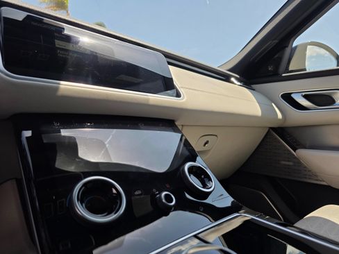 Used 2018 Land Rover Range Rover Velar R-Dynamic HSE AWD/4WD image 36