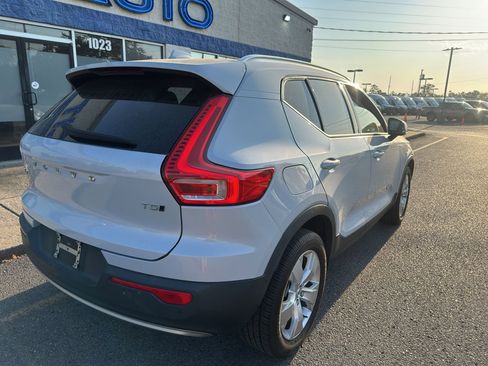Used 2022 Volvo XC40 T5 Momentum AWD/4WD image 5