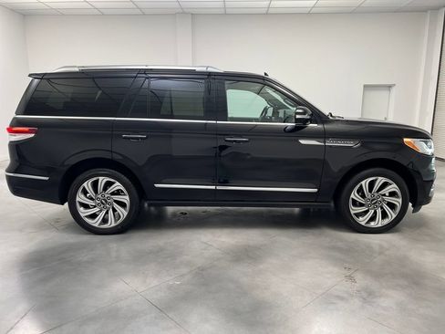 Used 2024 Lincoln Navigator Reserve AWD/4WD image 10