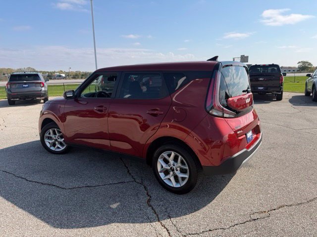 Used 2024 Kia Soul LX w/ Option Group 015 FWD image 7