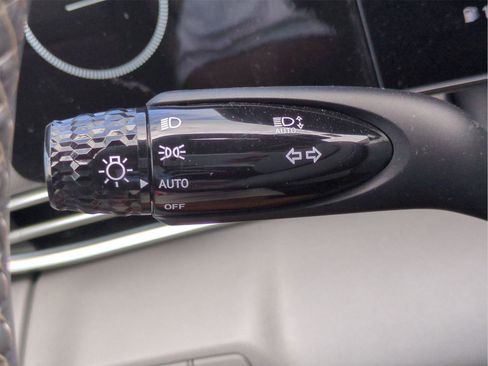 New 2025 Hyundai Elantra SEL image 33