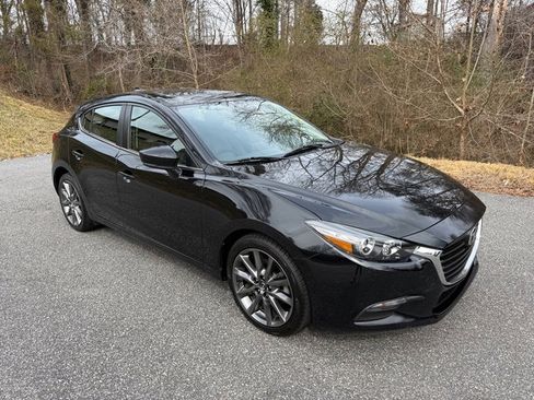 Used 2018 MAZDA MAZDA3 Touring image 4