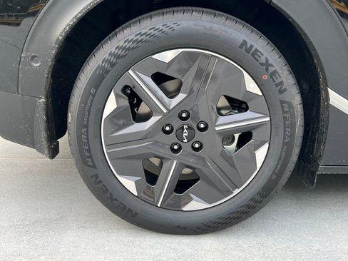 New 2025 Kia EV6 Light w/ Light LR Technology Package image 8