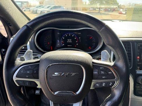 Used 2016 Jeep Grand Cherokee SRT image 18