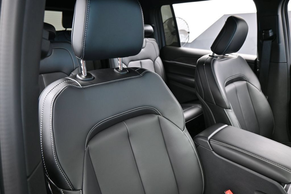 Used 2025 Jeep Grand Cherokee L Limited RWD image 45