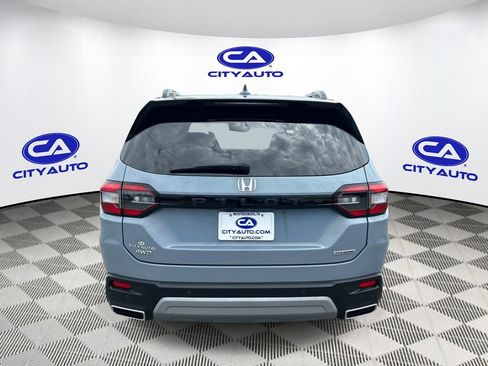 Used 2025 Honda Pilot Touring image 5