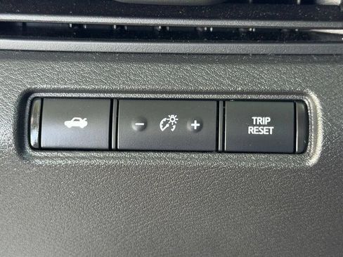 Used 2025 Nissan Altima 2.5 SV FWD image 19