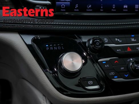 Used 2023 Chrysler Pacifica Limited image 13