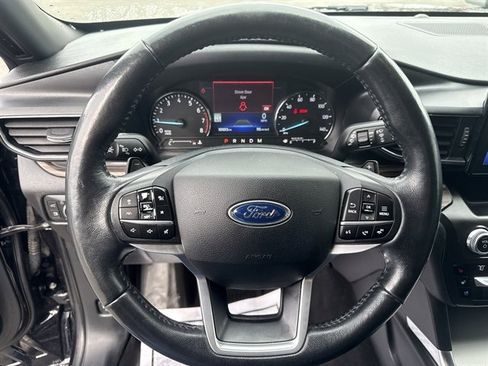 Used 2020 Ford Explorer Limited w/ Hybrid Equipment Group 310A image 16
