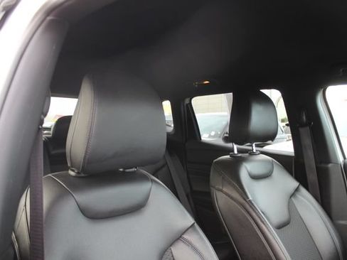 Used 2025 Jeep Compass Latitude w/ Convenience Group AWD/4WD image 33