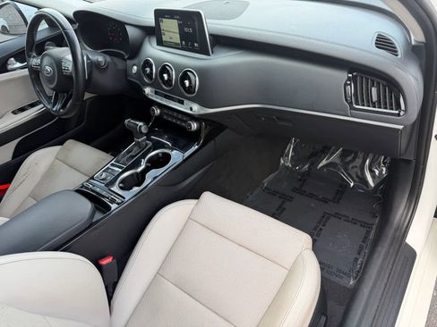 Used 2019 Kia Stinger Premium image 11