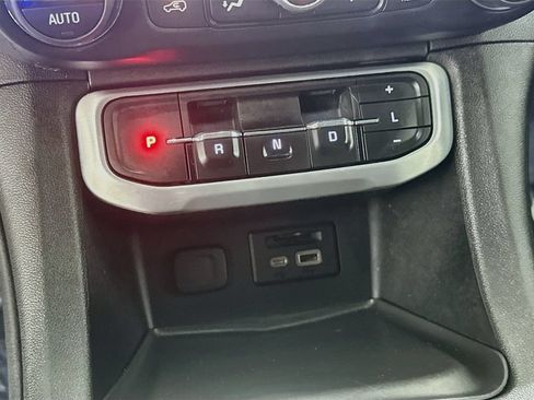 Certified 2022 GMC Acadia SLT w/ Elevation Edition FWD image 17