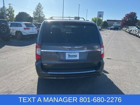 Used 2015 Chrysler Town & Country Touring FWD image 5