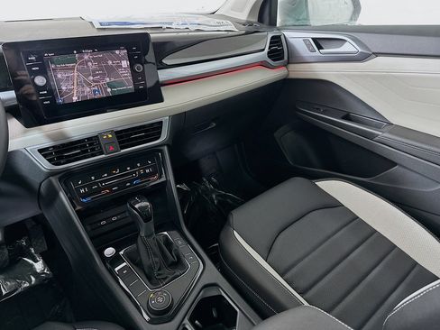 New 2026 Volkswagen Taos SEL image 23