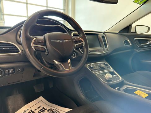 Used 2015 Chrysler 200 Limited w/ Convenience Group FWD image 9