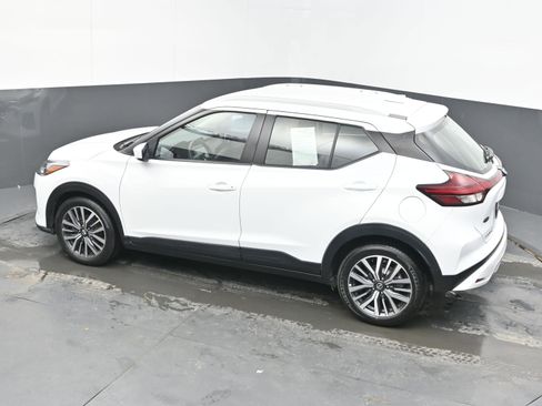 Used 2021 Nissan Kicks SV image 30
