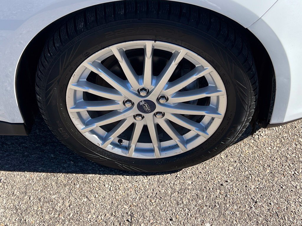 Used 2015 Ford C-MAX SE w/ Equipment Group 202A FWD image 8
