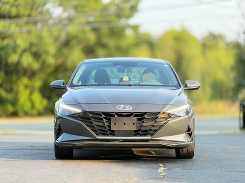 Used 2023 Hyundai Elantra SEL w/ Convenience Package FWD image 3