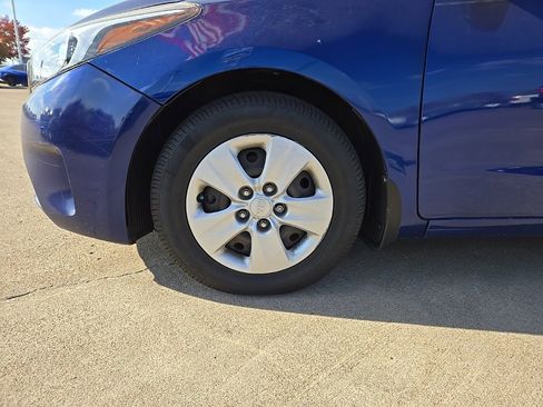 Used 2017 Kia Forte LX image 9