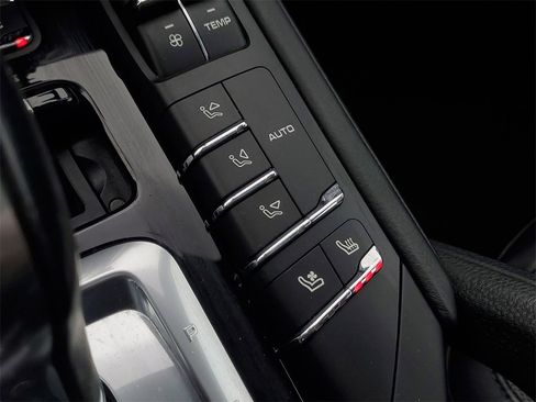 Used 2016 Porsche Cayenne image 23