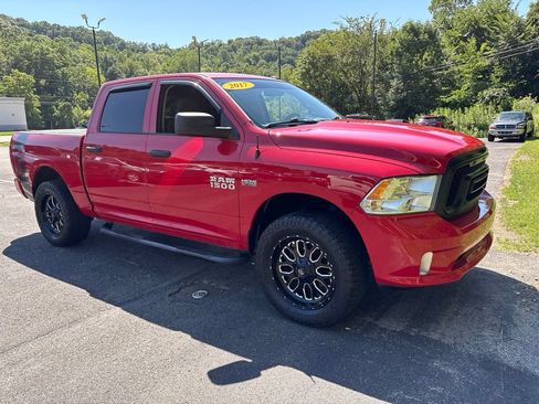 Used 2017 RAM 1500 Express AWD/4WD image 7