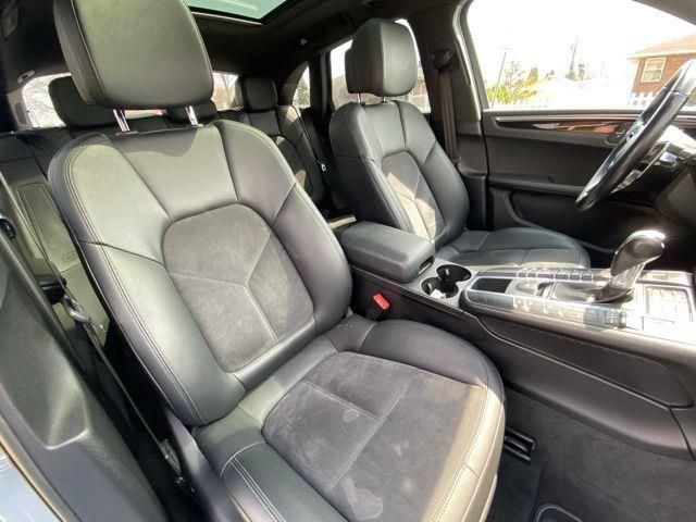 Used 2019 Porsche Macan AWD/4WD image 22